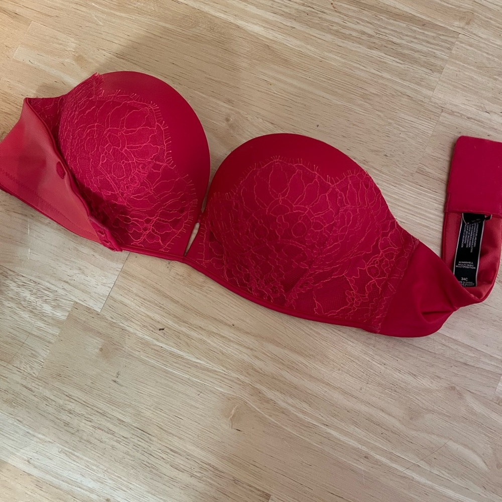 Victoria’s Secret strapless bra